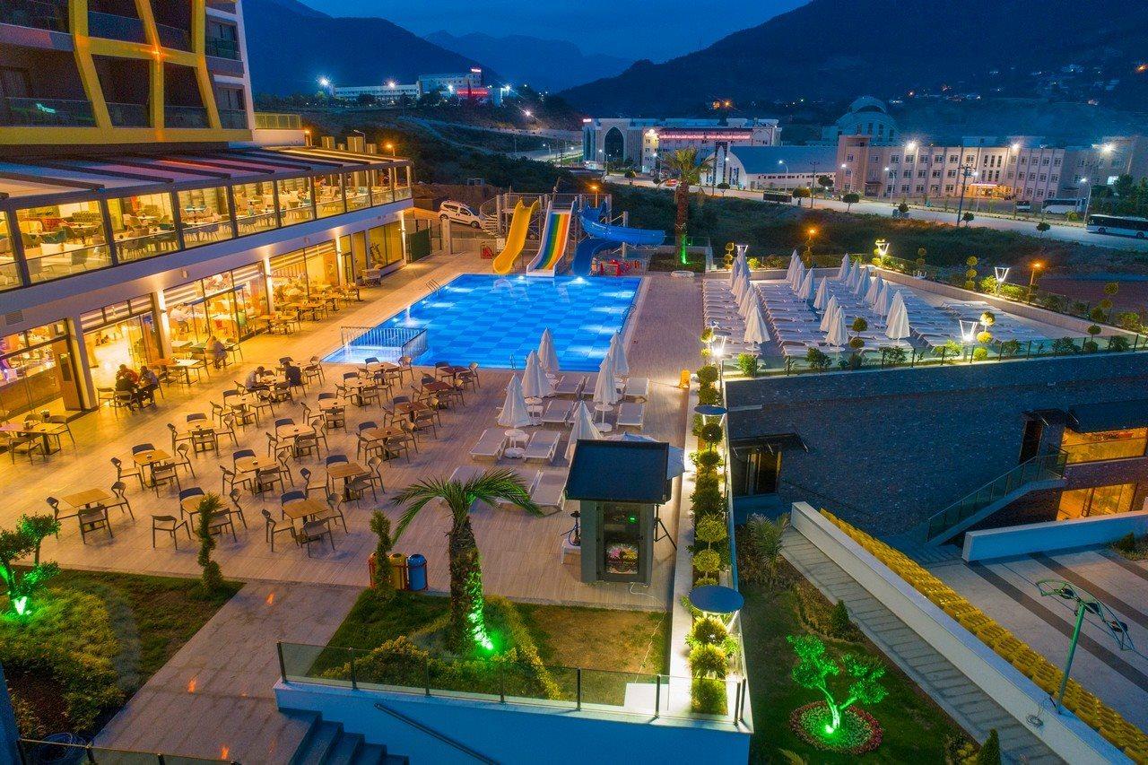 Campus Hill 5*